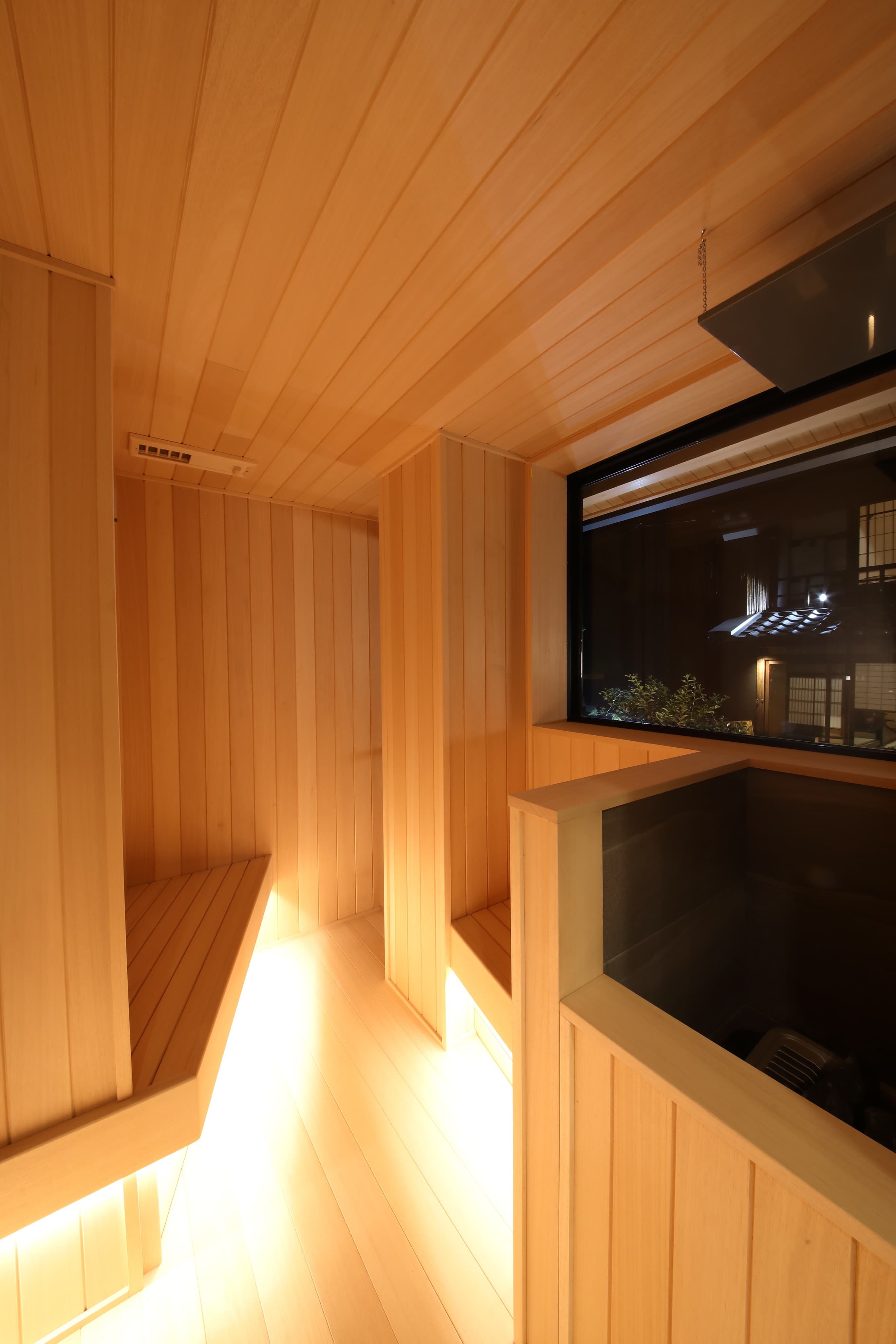 静かなリセットをもたらすサウナ 1